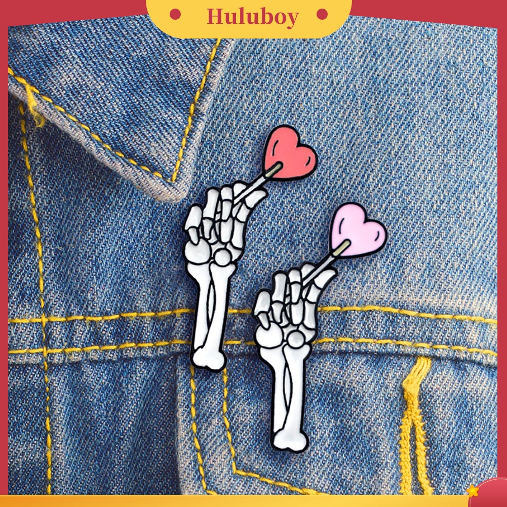 Bros Pin Enamel Bentuk Kerangka Tangan Hati Untuk Dekorasi Halloween