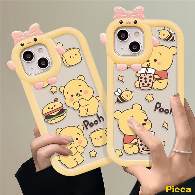 Case Lensa Monster Kecil Ikatan Simpul 3D Kompatibel Untuk iPhone 7Plus XR 11 13 14 12 Pro Max 8 7 6s 6 Plus XS Max X SE 2020 Lucu Winnie the Pooh Teh Susu Kartun Beruang Lembut Tpu Cover