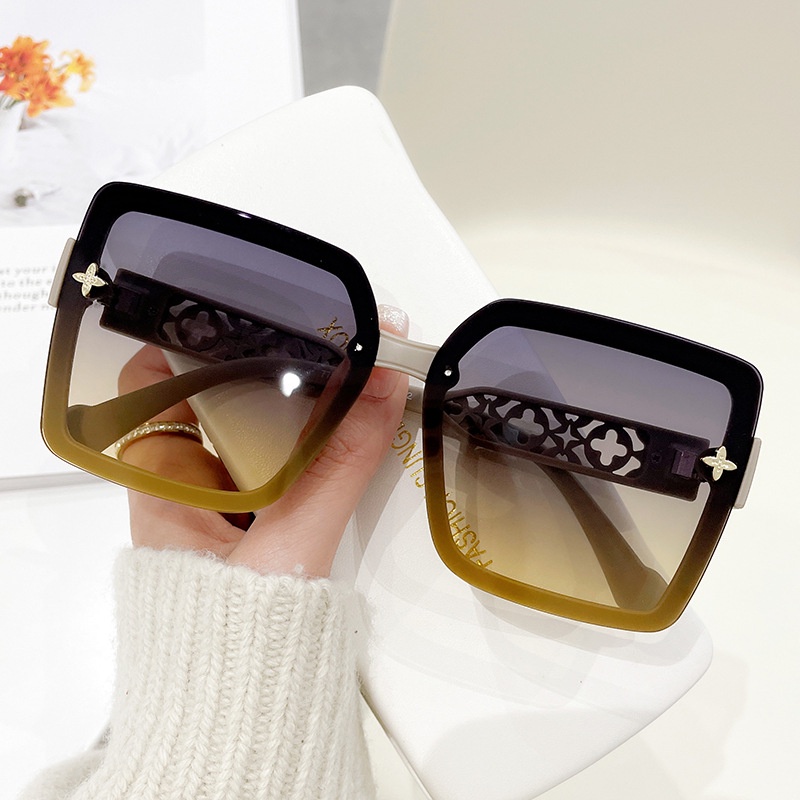 (YUZHU) Kacamata Hitam Semanggi Empat Daun Bergaya Baru Untuk Wanita Oversized Square Frame Hollow Temple Sunglasses