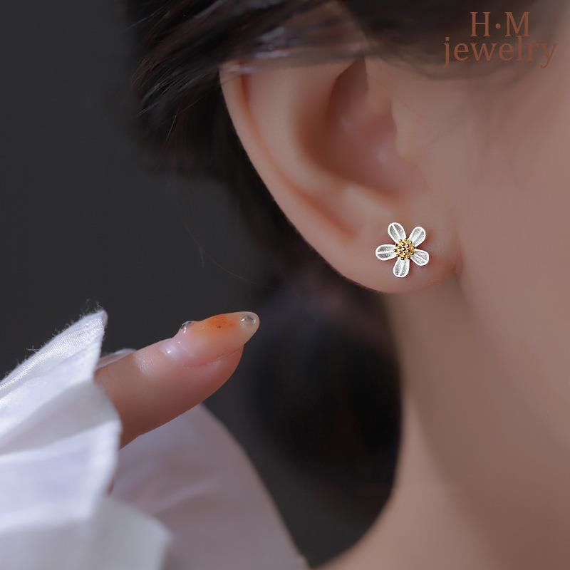 Anting Daisy Temperamen Sederhana Mewah Ringan2023Anting Baru