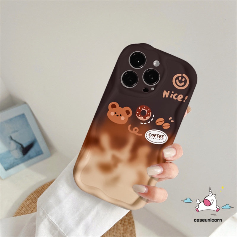 Kartun Lucu Beruang Kecil Casing Ponsel Kompatibel Untuk IPhone XR 11 13 12 14 Pro Max X 7 8 6s 6 Plus XS Max SE 2020 3D Bergelombang Melengkung Tepi Gradien Kopi Smiley Biskuit Tpu Soft Cover