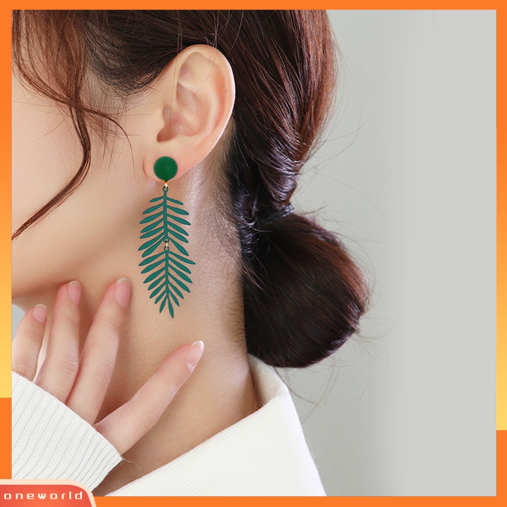 [WOD] 1pasang Anting Wanita Bentuk Daun Warna Solid Berlebihan Portable Friendly Untuk Kulit Hias Telinga Permen Warna Melubangi Hidup Lady Earrings Perhiasan