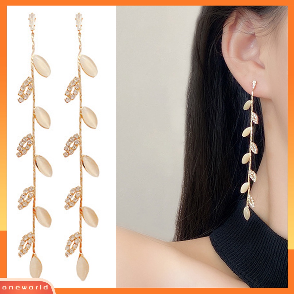 [WOD] 1pasang Drop Earrings Berlian Imitasi Mengkilap Asimetris Bentuk Daun Lady Earrings Perhiasan Pernikahan