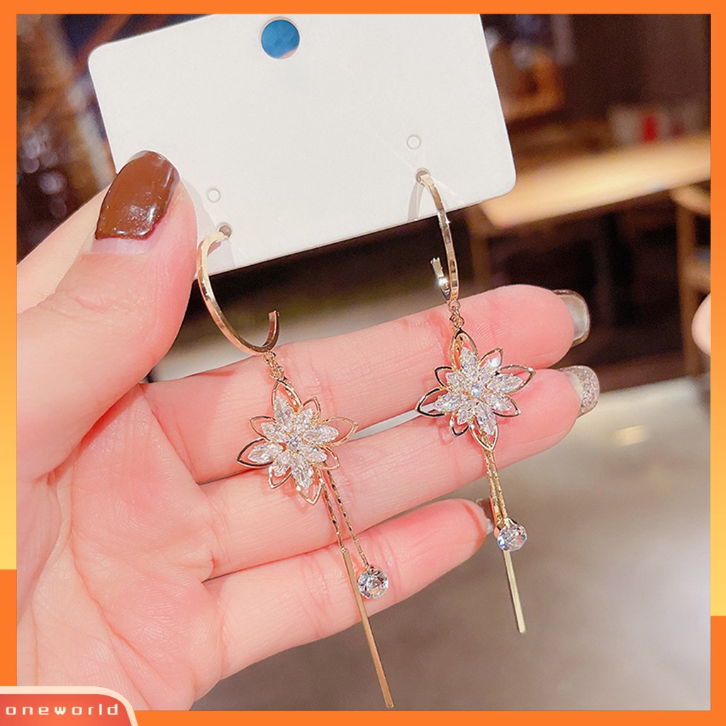 [WOD] 1pasang Lady Menjuntai Anting Shiny Indah Imitasi Kristal Bentuk Bunga Berongga Keluar Drop Earrings Perhiasan Perempuan