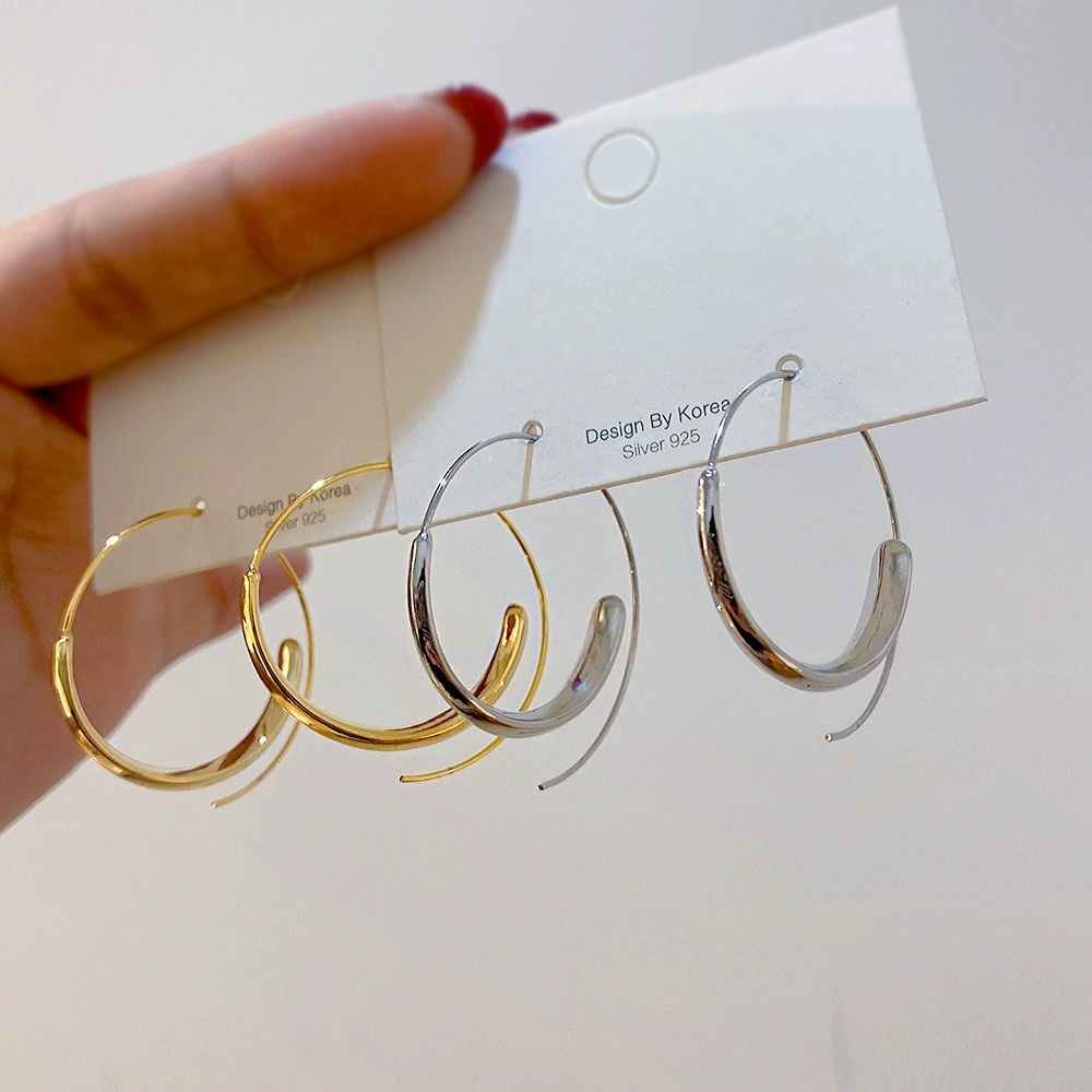 Anting Giwang Spiral Berbentuk C Gaya Keren Prancis Dengan Perasaan Canggih Dan Temperamen Sederhana Anting Cincin Logam Untuk Wanita