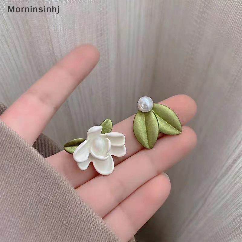 Mornin 1pasang Asimetri Mutiara Imitasi Stud Earrings Gardenias Earrings Ins Gaya Gadis Fashion Temperamen Perhiasan Anting Wanita id