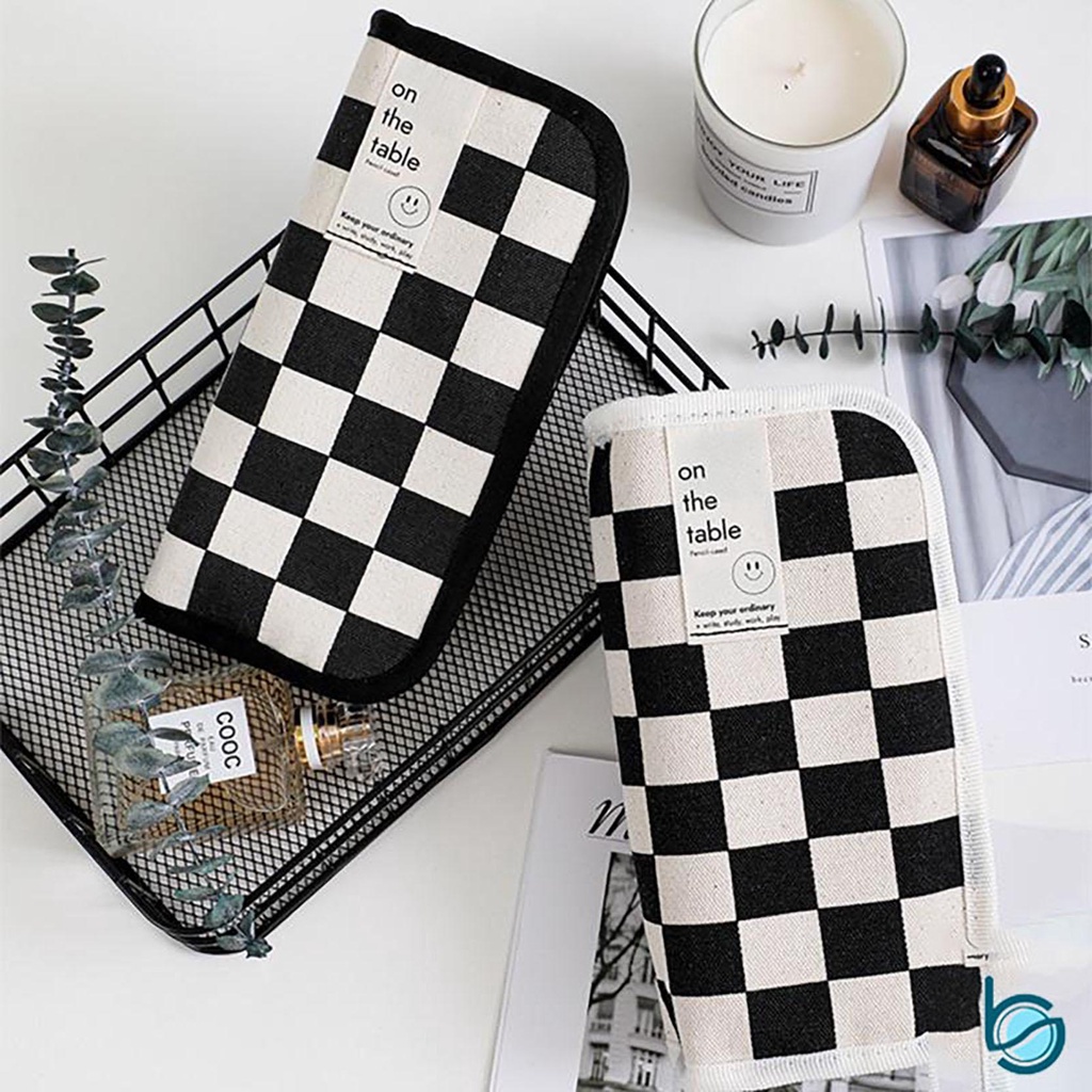 

Kotak pensil/tempat alat tulis Jepang berkapasitas besar Motif Kotak - Best Stationary