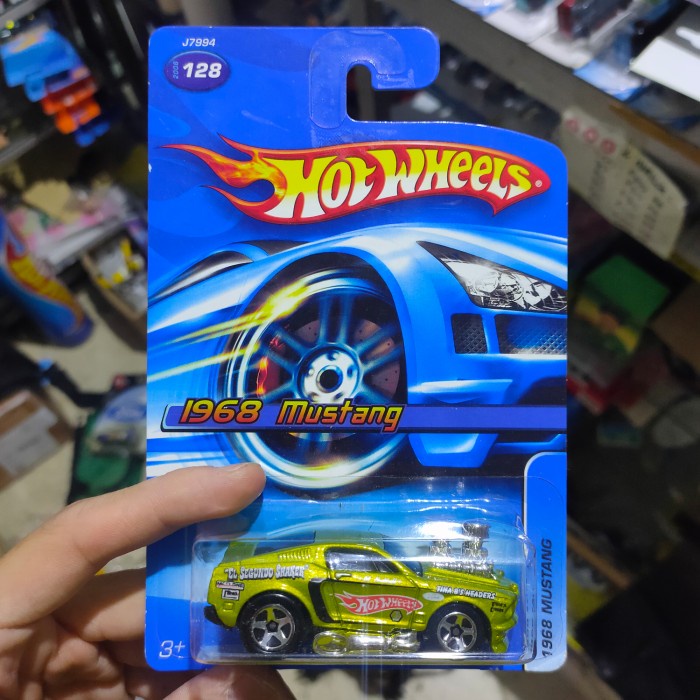 hot wheels 1968 mustang miniatur mainan pajangan