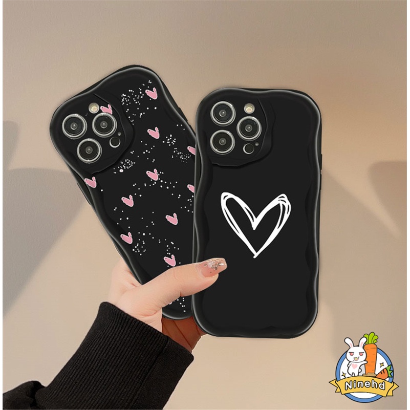 IPHONE Fashion Retro Pink Hati Cinta Casing Ponsel Layar Penuh Kompatibel Untuk Iphone14 13 12 11 Pro Max X Xr Xs Max8 7 6 6s Plus SE 2020 3D Wavy Edge Bumper Shockproof Tpu Hitam Penutup Belakang