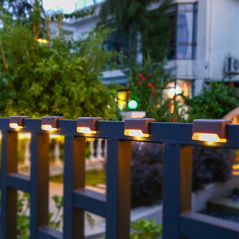 RB 4 Pcs/Set Lampu Pagar Surya Lampu Dek Surya Lampu Surya LED Lampu Surya Taman Hias Sudut Tangga