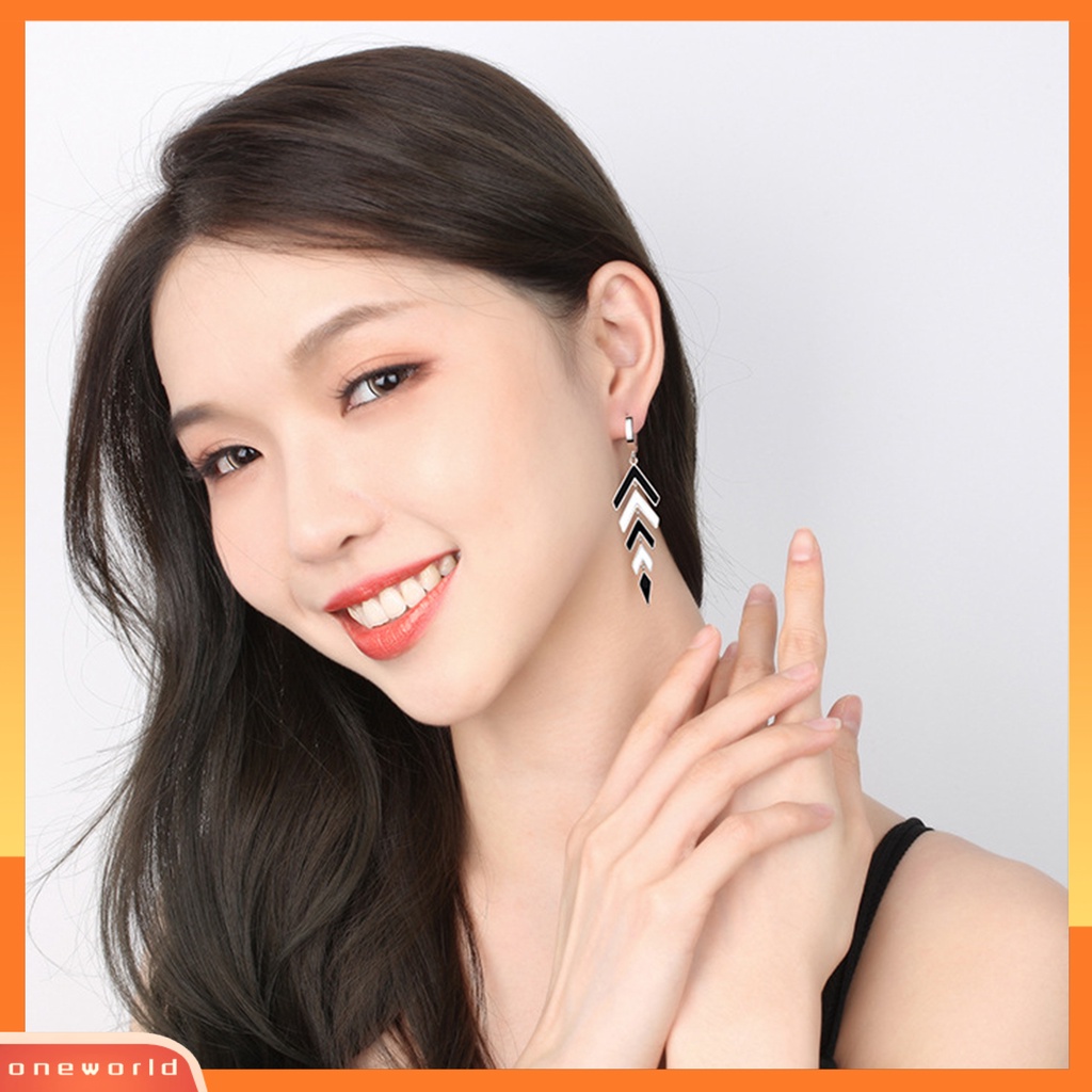 [EONE] 1pasang Liontin Anting Kepribadian Geometris Hitam Putih Warna Kontras Rumbai Panjang Retro Temperamen Hoop Earrings Perhiasan Aksesori