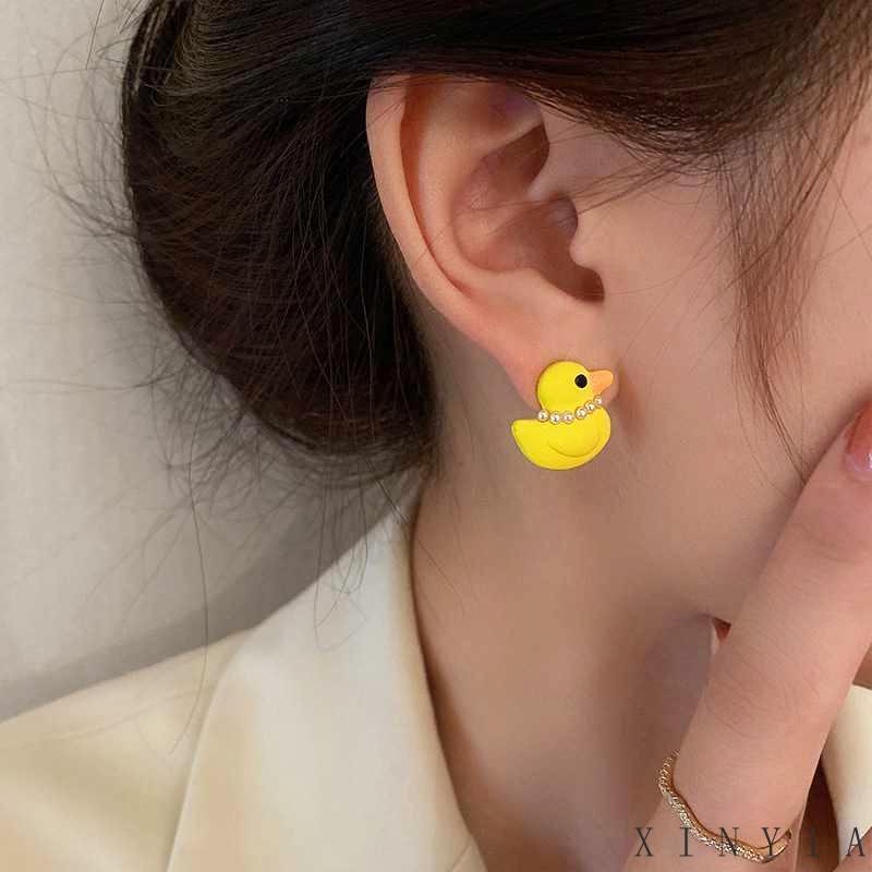 【Bayar di tempat】Kartun Gadis Lucu Anting Mutiara Kecil Kuning Bebek Telinga Studs Earrings Desain Sense