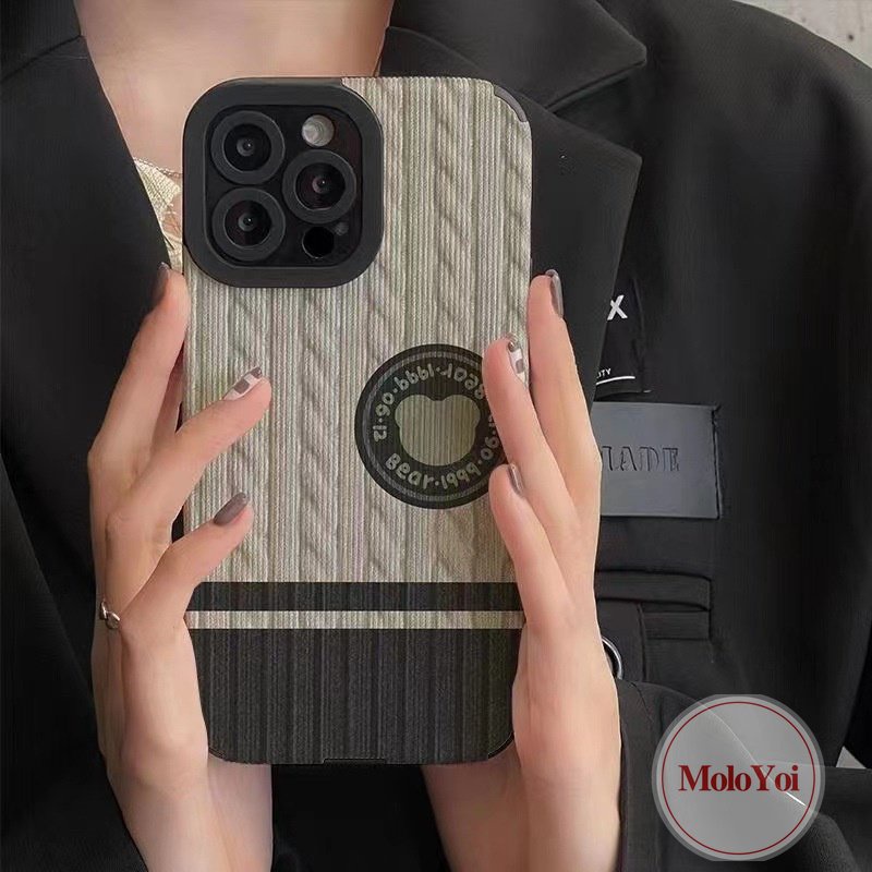 IPHONE Lucu Kartun Beruang Rajut Pola Garis Shockproof Case Kompatibel Untuk Iphone11 13 14 12 Pro Max7 8 Plus XR XS X MAX 7Plus Tekstur Kulit Mewah Lembut Silikon Ponsel Cover