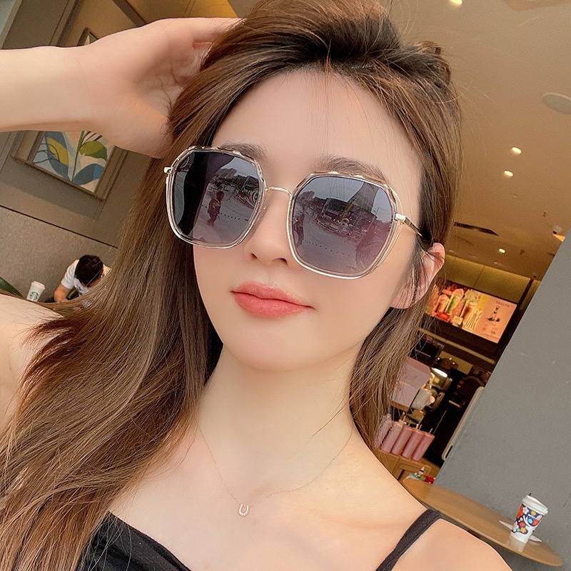 (YUZHU) Kacamata Hitam Gradasi Bingkai Logam Fashion Korea Untuk Wanita INS Gaya Oversized Frame Sunshade Sunglasses