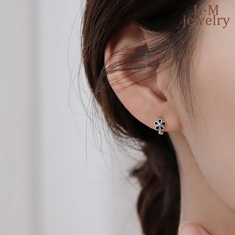 Anting Bunga Kecil Hitam Anting Kelopak Manis Elegan Anting Kecil