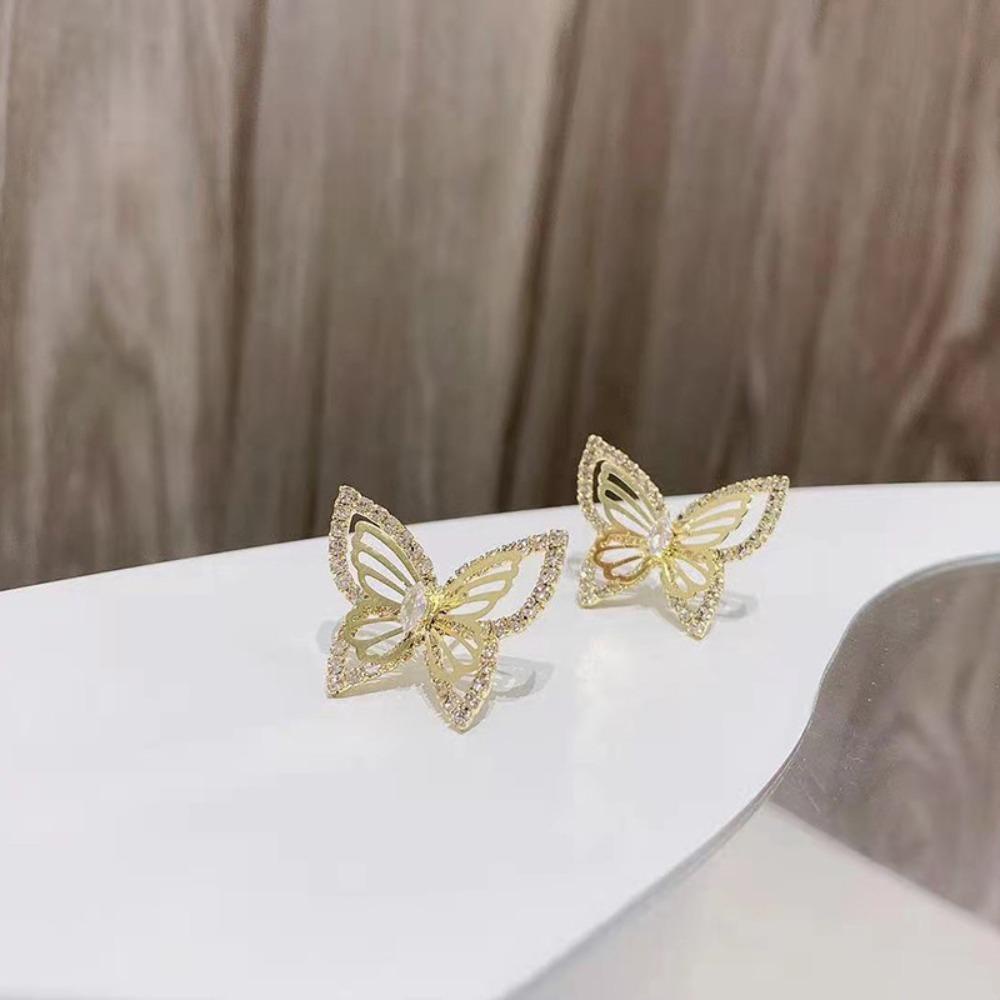 Needway   Anting Kupu-Kupu Halus Retro Trendy Desain Niche Perhiasan Fashion Untuk Wanita Zircon Stud Earring