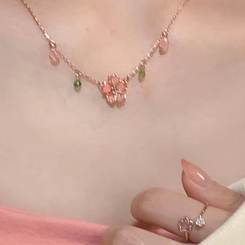 Cherry Blossom Kalung Wanita Musim Panas Desain Sensasi Niche Liontin Kristal Bunga Pink Cahaya Mewah Manis Sangat Halus Rantai Klavikula