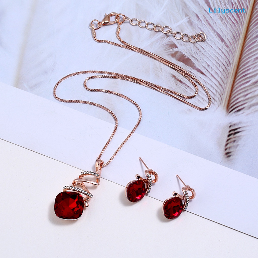 [LS]1 Set Wanita Kalung Geometris Cubic Zirconia Memutar Elegan Merah Persegi Berlian Imitasi Bertatahkan Stud Anting Kit Fashion Perhiasan