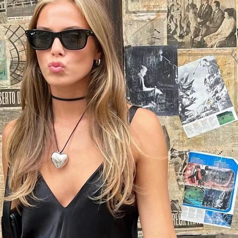 Kalung Hati Tali Hitam Panjang Punk