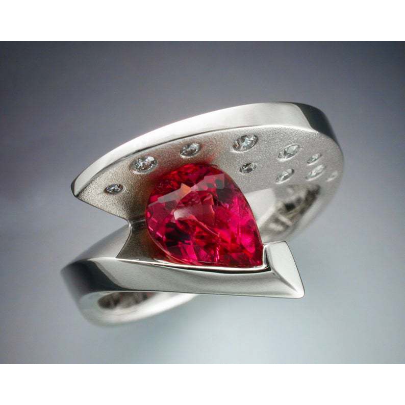 Goldkingdom Fashion Perhiasan Aksesoris Ready Stock Kreatif Baru Tetesan Air Berbentuk Pir Ruby Ruby Cincin Eropa Dan Amerika Geometris Zirkon Pernikahan Band