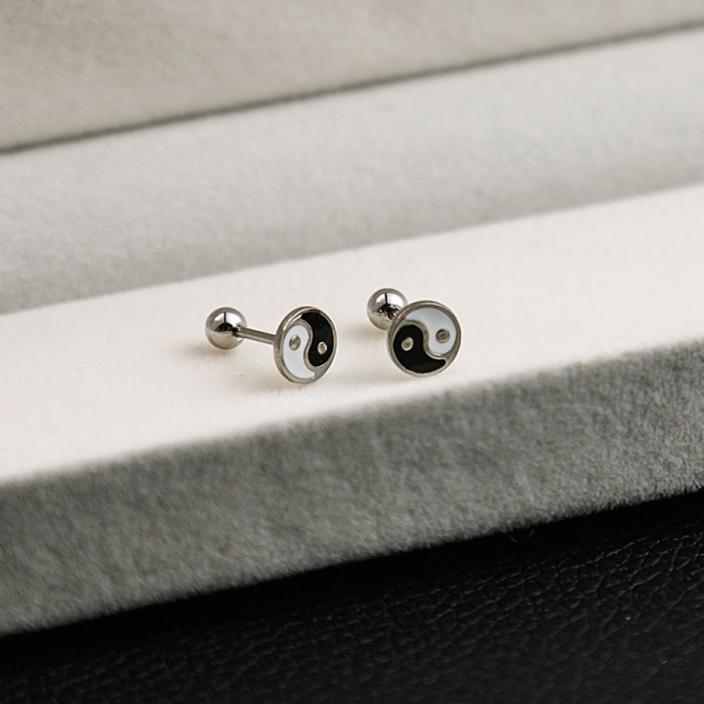Enamel Hitam Bunga Hati Segitiga Kupu-Kupu Bulat Salib Bintang Stud Anting Wanita Pria Gothic Anti Karat Perhiasan Kecil