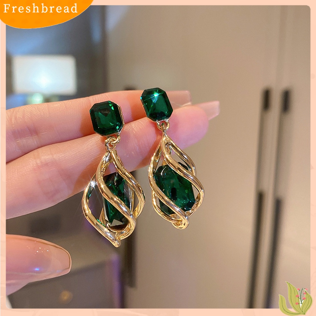 &lt; Freshbread &gt; 1pasang Anting Stud Berbentuk Persegi Berlian Imitasi Gaya Vintage Liontin Berongga Hiasan Telinga Tahan Luntur Fashion Faux Emerald Crystal Menjuntai Earrings Untuk Pesta