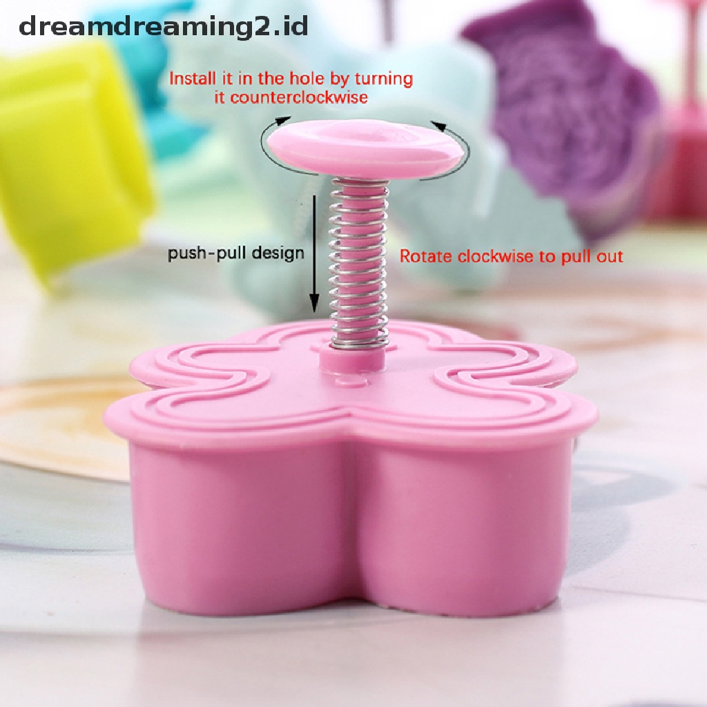 (hot) 4pcs/set Kartun Cookie Cutters Stamp Cetakan Plastik 3D Kue Biskuit Plunger Cetakan DIY Pastry Baking Tools Dekorasi Meja Fondant Kue Cetakan//