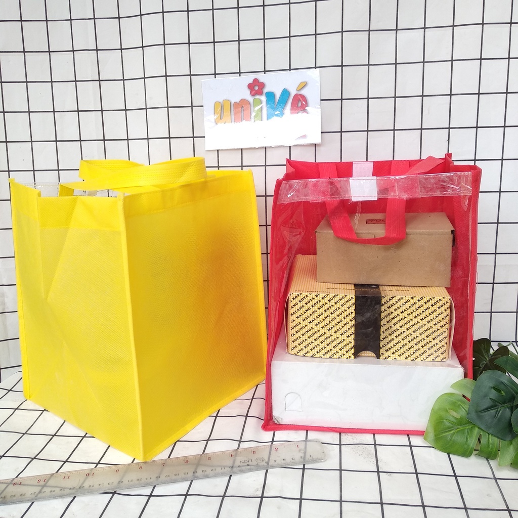 

TEBAL - Tas Mika Spunbond 25x25x30 Grade A PERMIUM utk Dos 22 Polos Hampers Bingkisan Souvenir Lebaran Idul Fitri Ulang tahun Ultah Pernikahan Murah Meriah D22