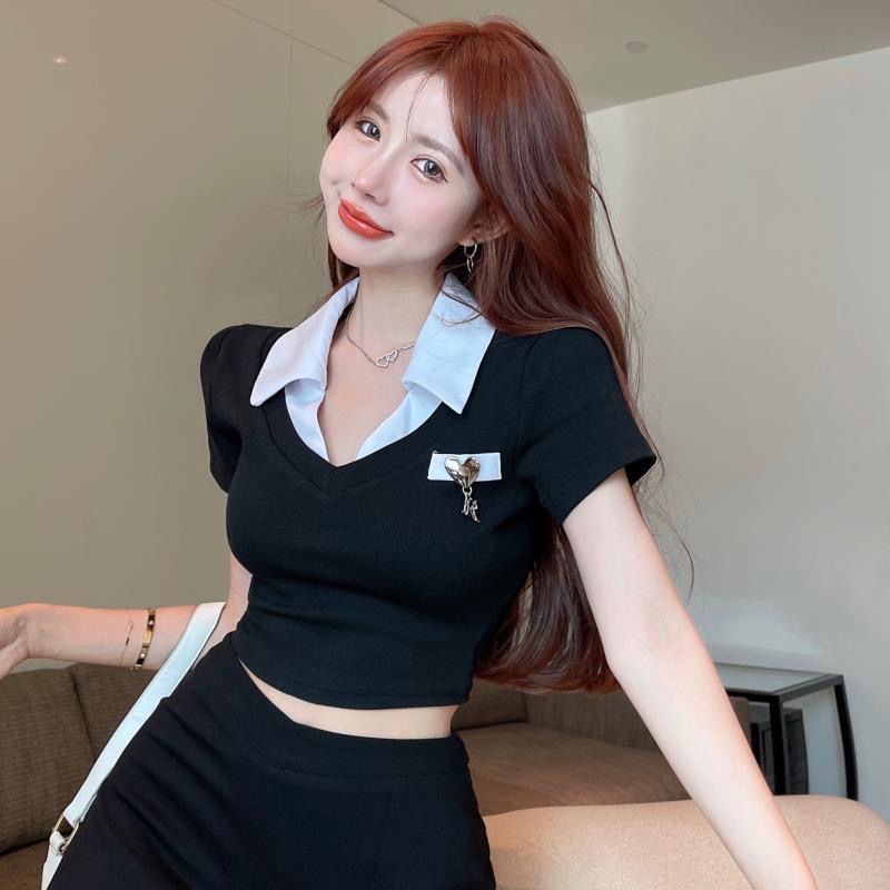 Red 2023 Musim Panas Baru Polo Shirt Wanita Lengan Pendek Manis dan Pedas Rasa Desain Niche Slim Pinggang Slim Panas gadis Pendek Top