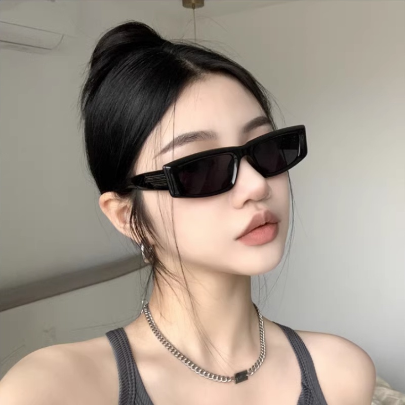 (YUZHU) Western Fashion Jelly Frame Kacamata Hitam Y2K Square Simple Sunglasses