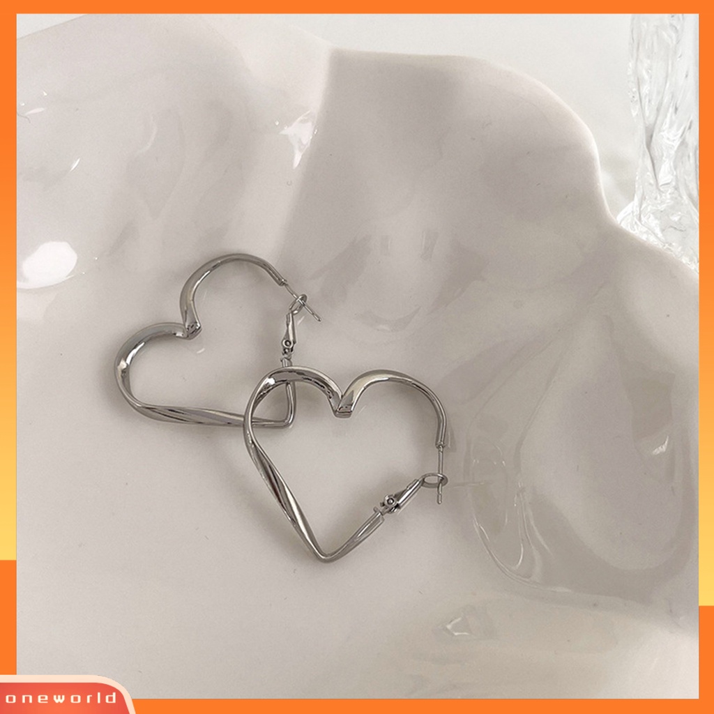 [WOD] 1pasang Anting Hoop Temperamen Hias Geometris Menarik All-match Perhiasan Hadiah Aksesori Wanita Fashion Cinta Hati Lingkaran Anting Untuk Pakaian Sehari-Hari
