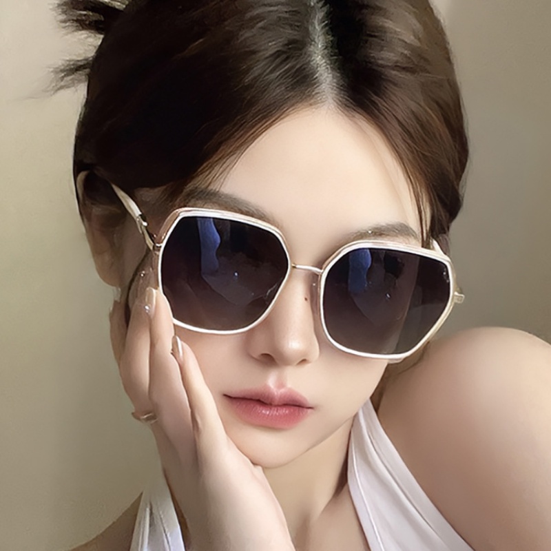 (YUZHU) Korean Fashion Fine Flash Anti Blue Light Eyeglasses Cream White Oversized Frame Eyeglasses Untuk Wanita