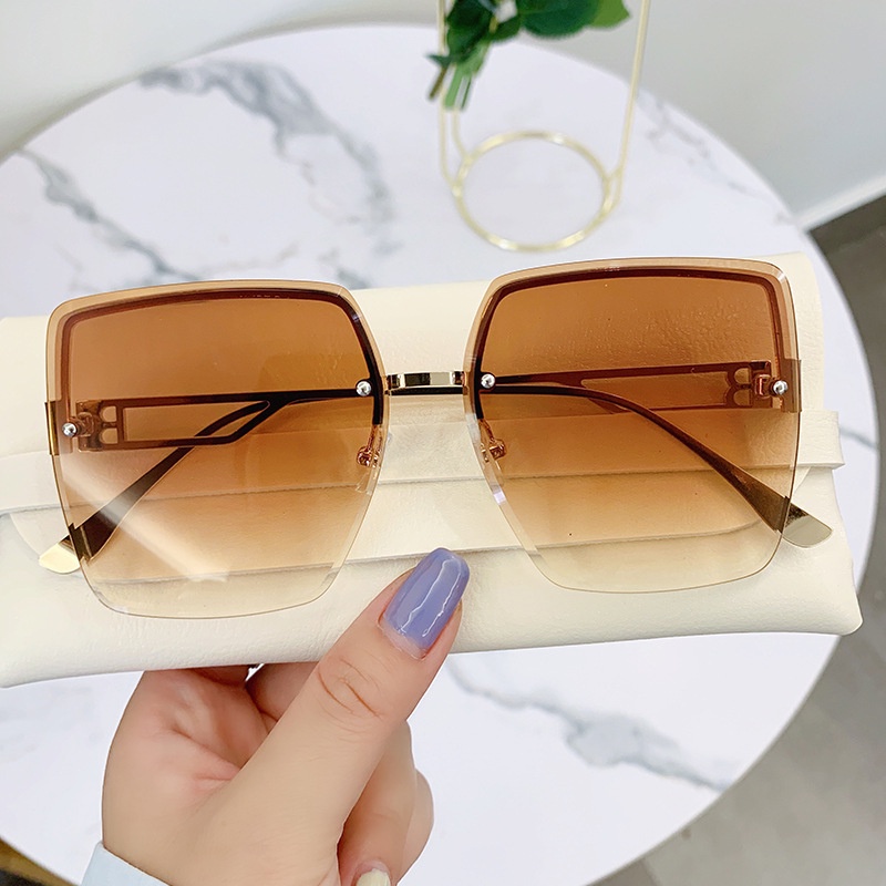 (YUZHU) Kacamata Hitam Tanpa Bingkai Logam Bergaya Baru Untuk Wanita Oversized Frame Kerai Tabir Surya Sunglasses