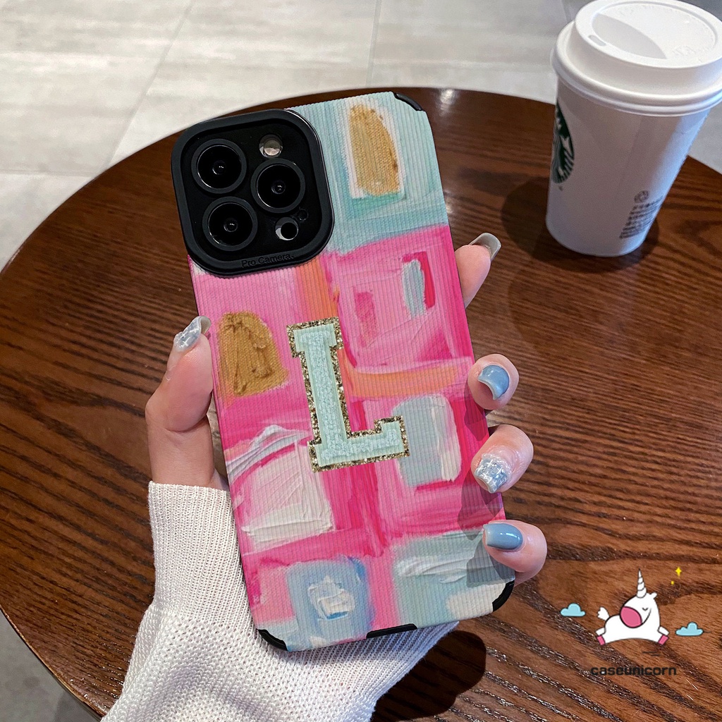 IPHONE Case Huruf Jahitan Warna Graffiti Artistik Kompatibel Untuk Iphone7 8 Plus XR X11 14 12 13 11 Pro MAX XS MAX Simple Cinta Hati Pink Gradasi Tekstur Kulit Lembut Shockproof Case