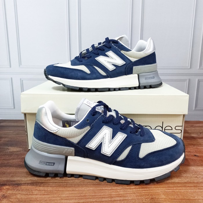 NB RC 1300/NEW BALANCE/SEPATU PRIA/SNEAKERS/SNEAKERS NB/NB 1300 - Navy, 40