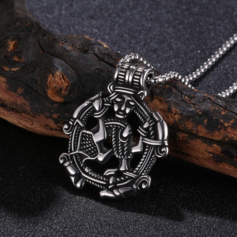 [Z H Jewelry] Vintage Viking Viking Hip Hop Liontin Fashion Pria Dan Wanita Anti Karat Kalung Punk Pesta Rock Titanium Steel Perhiasan Aksesoris