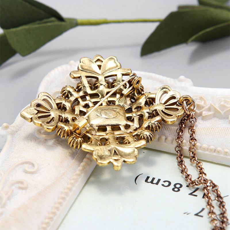 Wanita Vintage Baroque Emerald Berlian Imitasi Istana Rantai Bros Lencana Klasik Retro Perhiasan Kristal Lady Pesta Pin Korsase