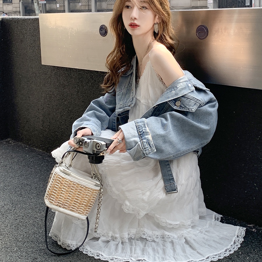 Red Bahasa Perancis Super Fairy V-Leher Panjang Suspender Kue Gaun Perempuan 2023 Versi Korea Baru dari Pantai Liburan Pantai Rok