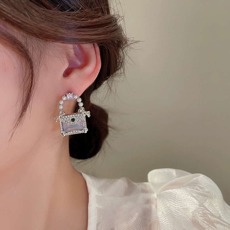 Fashion Gaya Baru Mutiara Temperamen Bertabur Berlian Desain Kreatif Unik Tas Tangan Anting