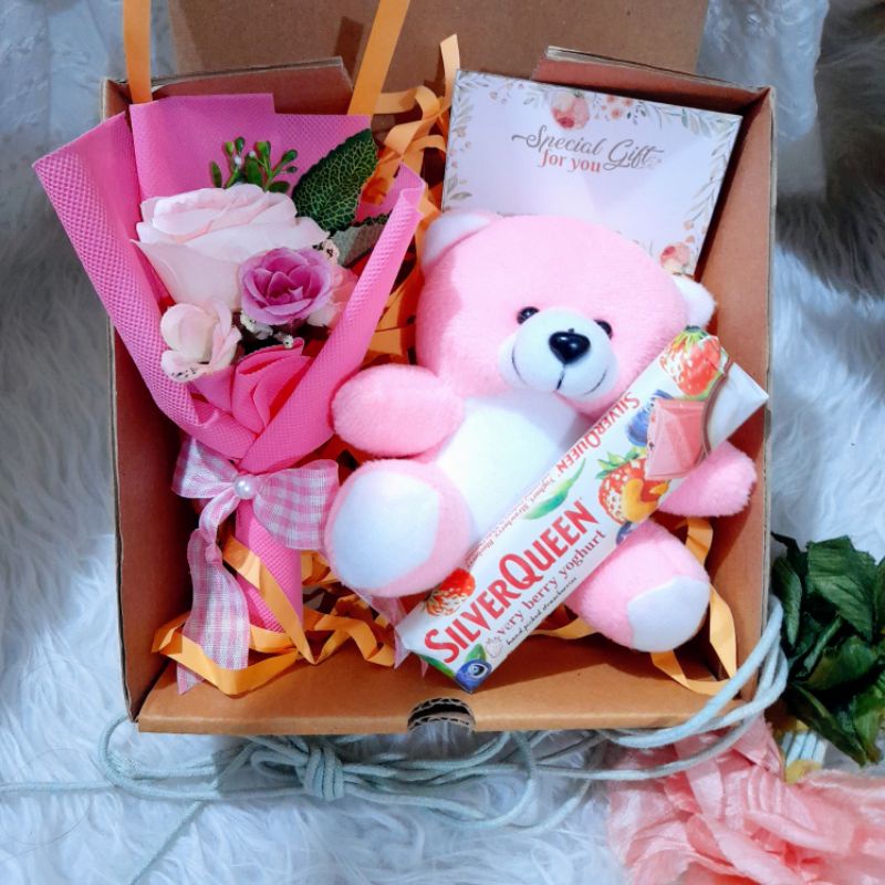 

Terbaru !! Hampers Boneka Beruang Teddy Bear Kado Ulang Tahun Pacar Kado Wisuda Graduation Kelulusan Kado Anniversary Hadiah Ultah Cewek