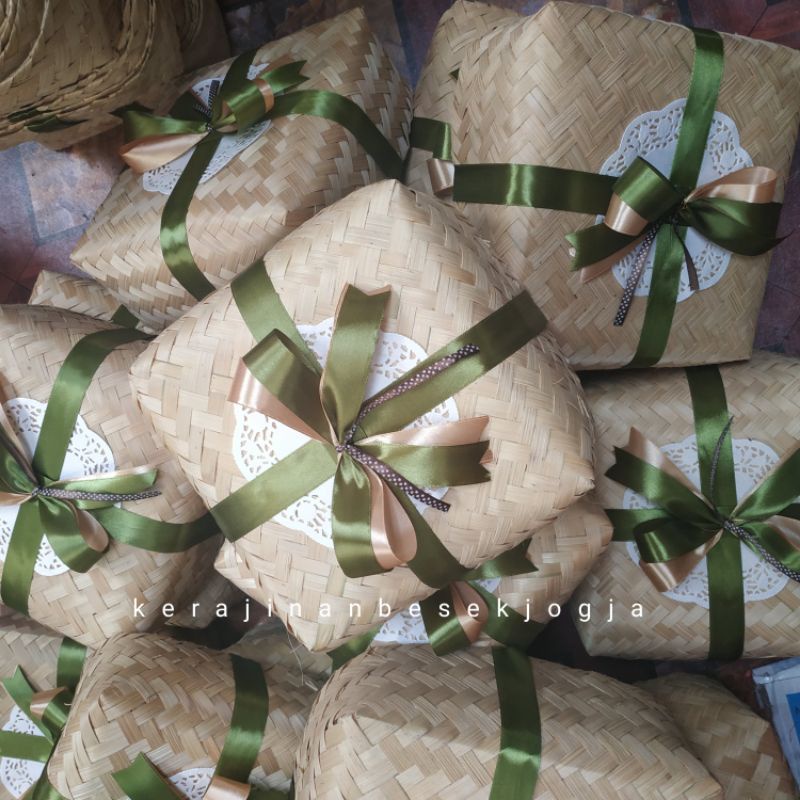 (B2507) BESEK NATURAL PITA 25X25 pita warna warni besek netral box nasi anyaman bambu besek unik
