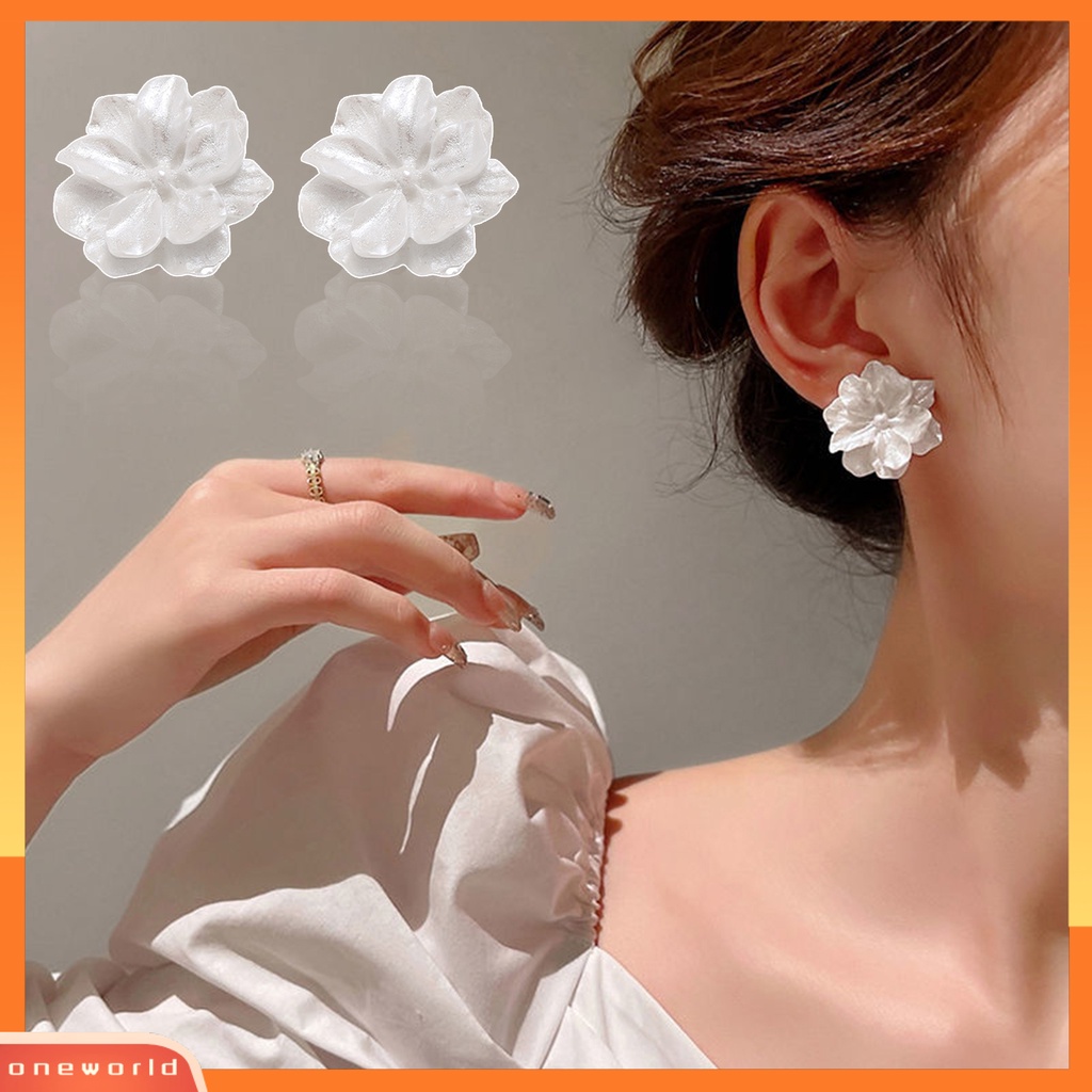 [ONE] 1pasang Anting Pejantan Bunga Putih Besar Elegan Temperamen Wanita Anting Fashion Perhiasan Aksesoris Hadiah