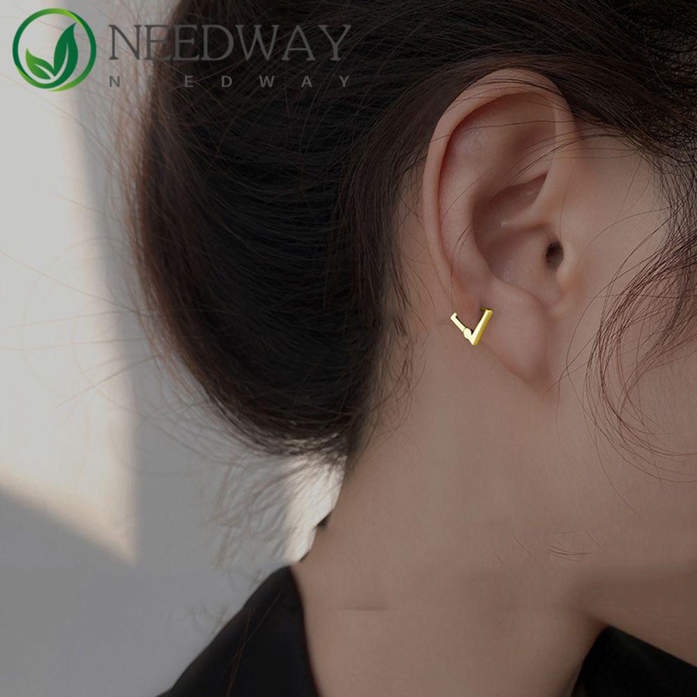 Needway   Anting Segitiga Geometris Minimalis Pria Wanita Lingkaran Anting Paduan Pria Ear Buckle
