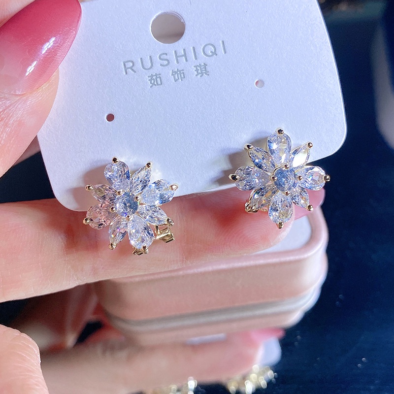 Anting Bunga Kristal Korea Cocok Untuk Anting Tusuk Temperamen Untuk Wanita Berbagai Acara