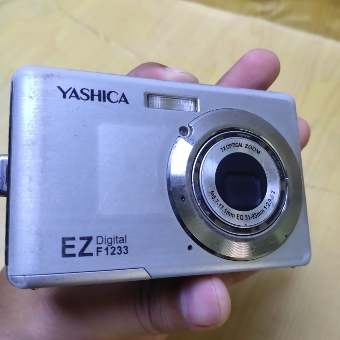 Yashica F1233 Original Kamera Digital