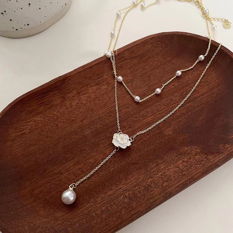 Kalung Mutiara Camelia Peri Super Rumbai Lapisan Ganda Ditumpuk Rantai Klavikula Desain Perempuan Niche Temperamen Kalung