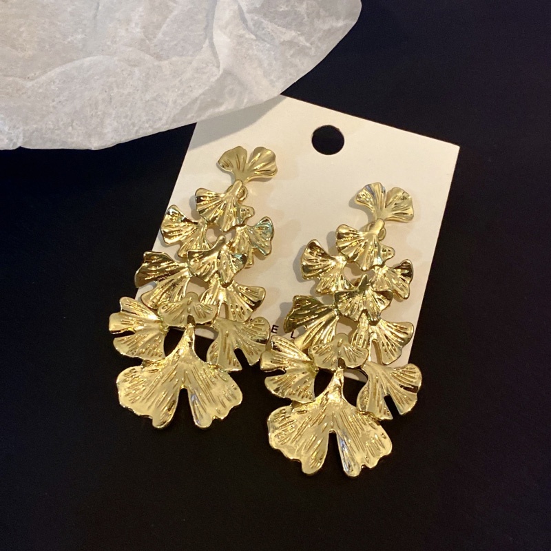 High-end Temperamen Berlebihan Desain Kepribadian Trendi Anting Daun Ginkgo Logam