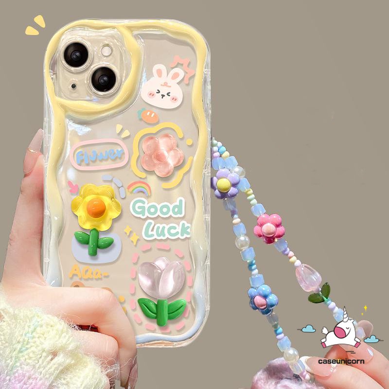 IPHONE Casing Boneka Sterik Kodok Kelinci Bunga 3D Lucu DIY Kompatibel Untuk Iphone14 11 13 12 Pro Max XR 78 6 6s Plus X SE 2020 XS Max Kartun Inggris Doodle Bear Tag 3D Wavy Curved Edge Case