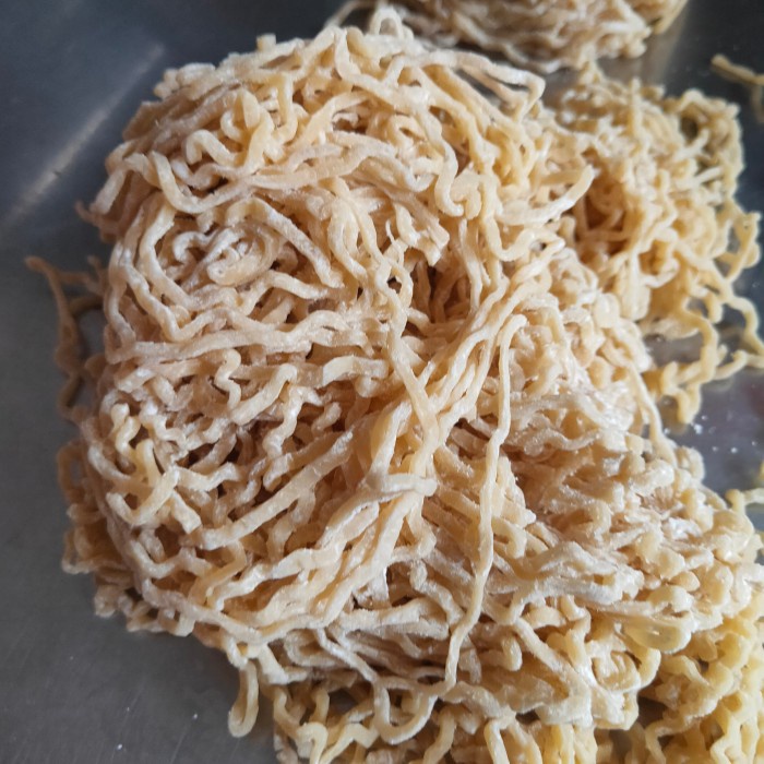

mie mentah karet