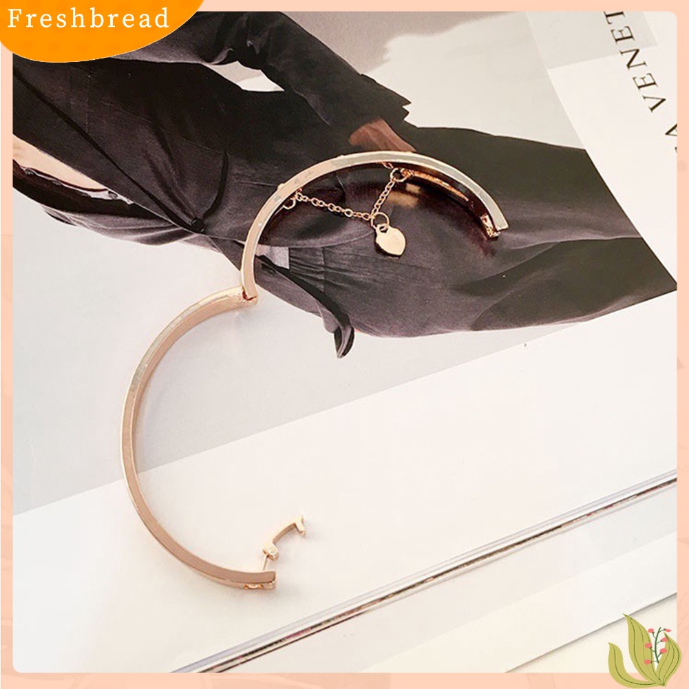 &lt; Freshbread &gt; Fashion Wanita Angka Romawi Craved Heart Pendant Chain Bracelet Charm Bangle